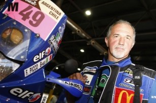 franco-picco-au-cote-de-sa-yamaha-wr-450-f-©-j-a-museau-46049-1-v4zoom